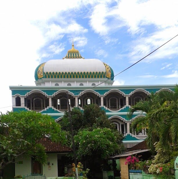masjid minhajul athfal dari belakang