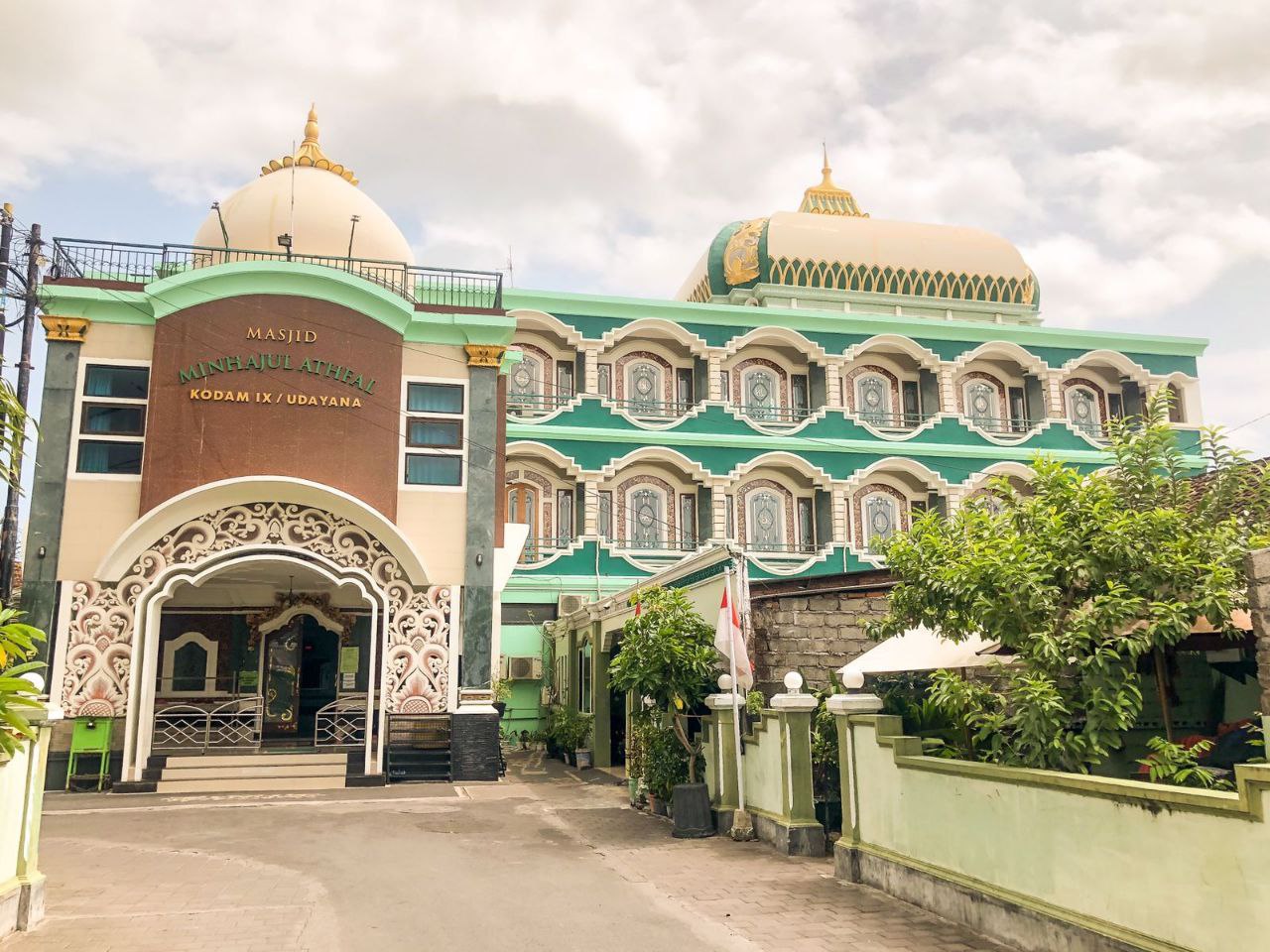 masjid minhajul athfal dari depan